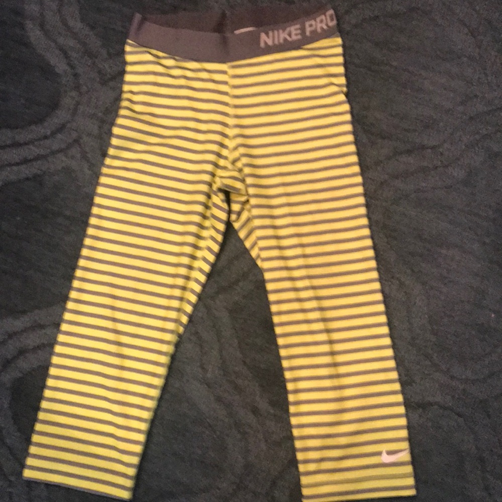 Nike Pro crops